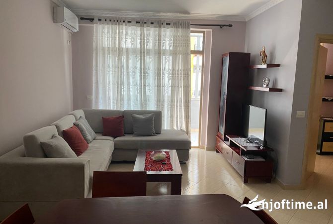 Shtepi me qera 1+1 ne Tirane - 45,000 Leke