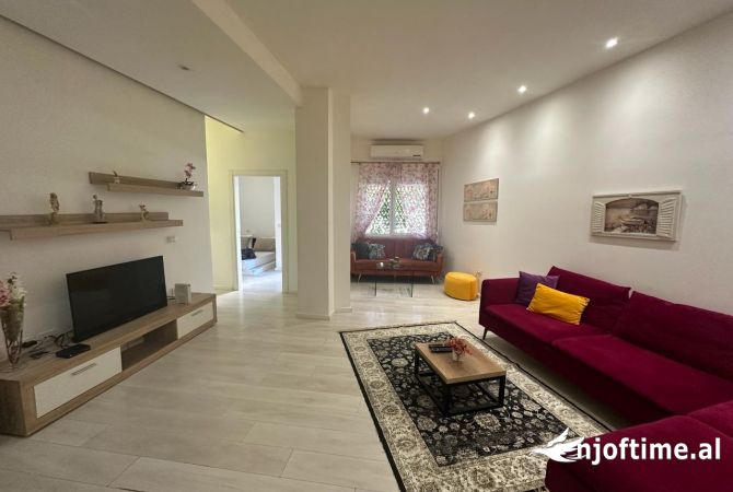Shtepi me qera 2+1 ne Tirane - 700 Euro