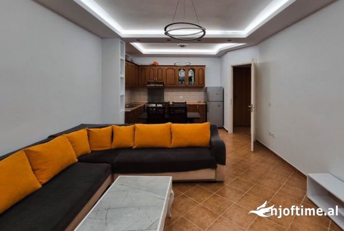 Shtepi me qera 2+1 ne Tirane - 400 Euro