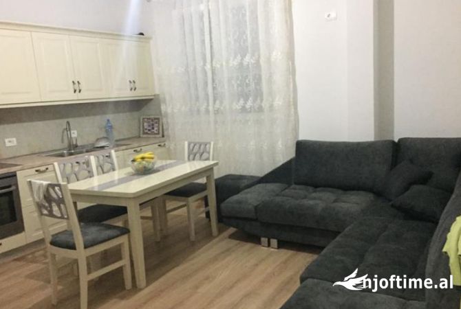 Shtepi me qera 2+1 ne Tirane - 750 Euro