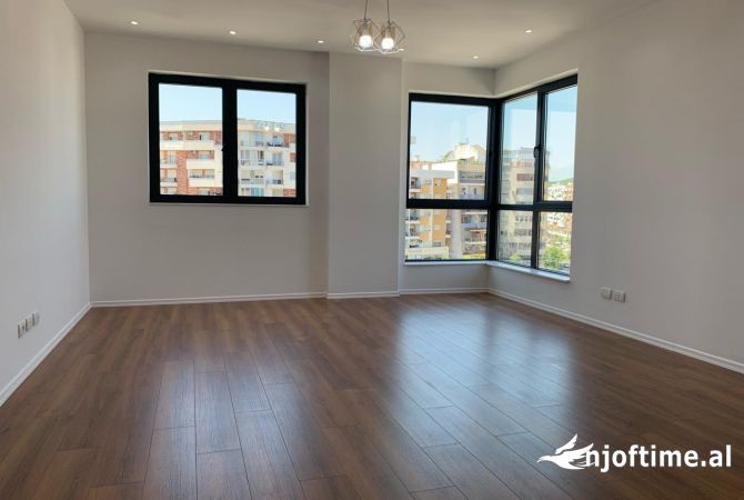 Ambient biznesi me qera 3+1 ne Tirane - 1,800 Euro