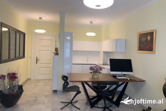 Shtepi me qera 2+1 ne Tirane - 700 Euro