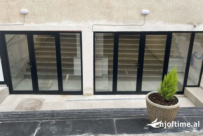 Ambient biznesi me qera 3+1 ne Tirane - 1,200 Euro