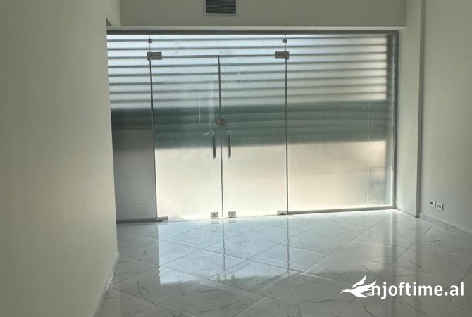 Ambient biznesi me qera 1+1 ne Tirane - 60,000 Leke