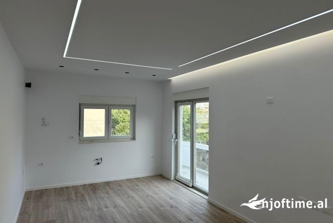 Ambient biznesi me qera 3+1 ne Tirane - 60,000 Leke