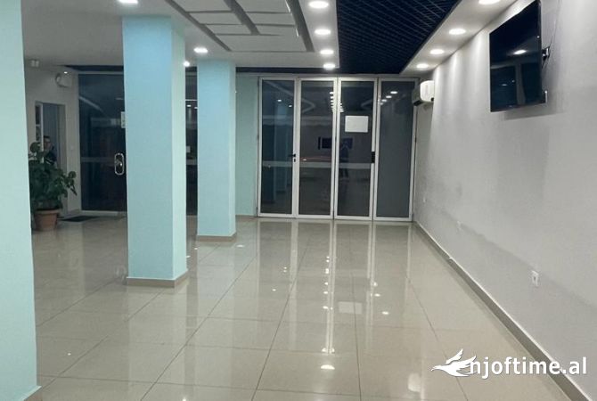 Ambient biznesi me qera 1+1 ne Tirane - 58,000 Leke