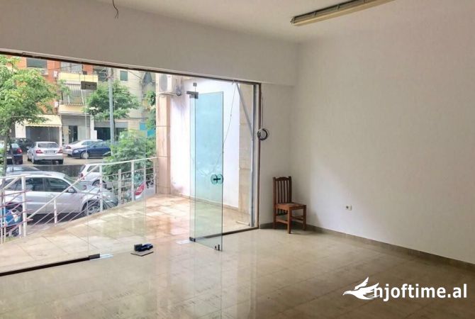 Ambient biznesi me qera 1+1 ne Tirane - 700 Euro