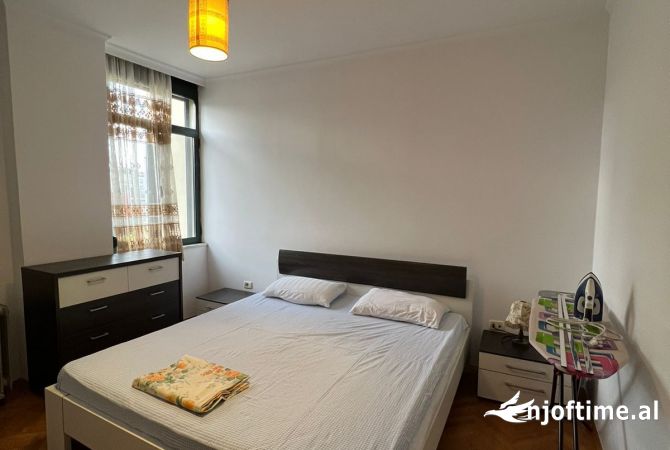 Shtepi me qera 2+1 ne Tirane - 450 Euro