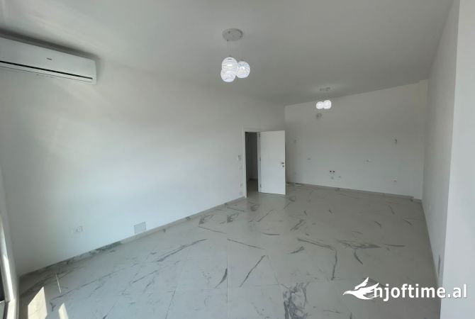 Ambient biznesi me qera 3+1 ne Tirane - 500 Euro
