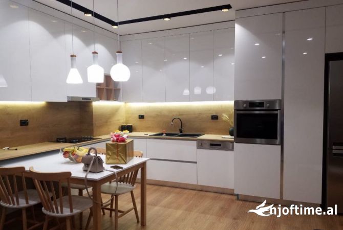 Shtepi me qera 2+1 ne Tirane - 550 Euro