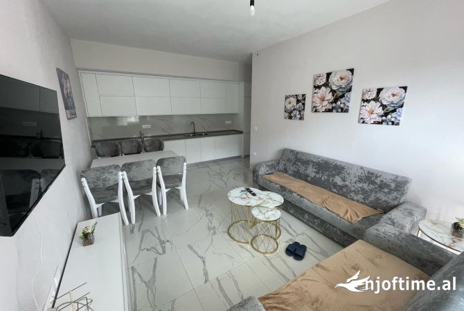 Shtepi me qera 2+1 ne Tirane - 650 Euro