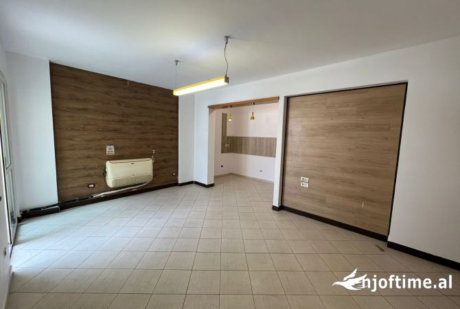 Ambient biznesi me qera 1+1 ne Tirane - 45,000 Leke