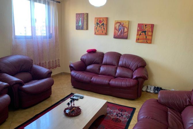 Shtepi me qera 2+1 ne Tirane - 580 Euro