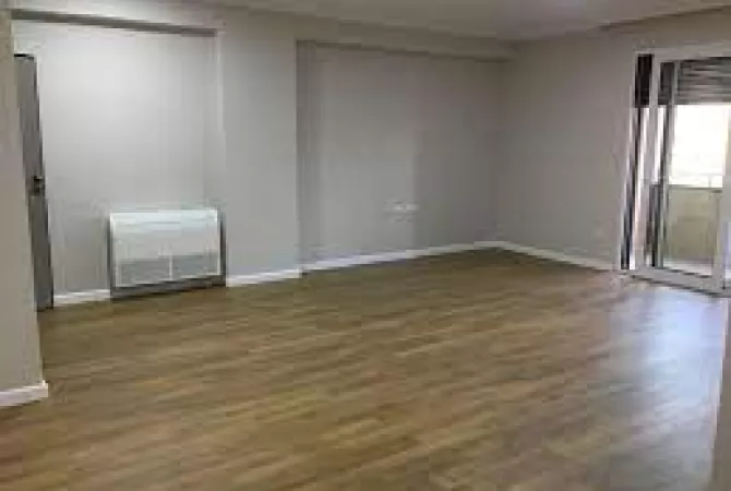 Ambiente Commerciale in Affitto 3+1 a Tirana - 1,800 Euro