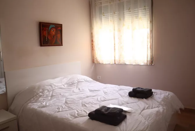 Shtepi me qera 2+1 ne Tirane - 43,000 Leke