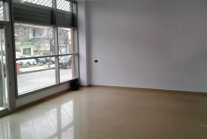 Ambjent biznesi me qera 1+1 ne Tirane - 700 Euro