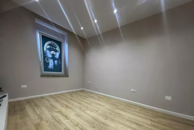 Shtepi me qera 2+1 ne Tirane - 1,000 Euro