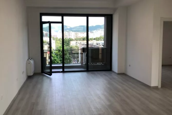 Ambjent biznesi me qera 3+1 ne Tirane - 1,500 Euro