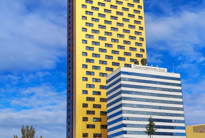 Ambjent biznesi me qera 3+1 ne Tirane - 1,500 Euro