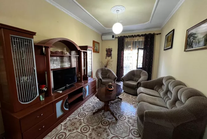 Shtepi me qera 2+1 ne Tirane - 400 Euro
