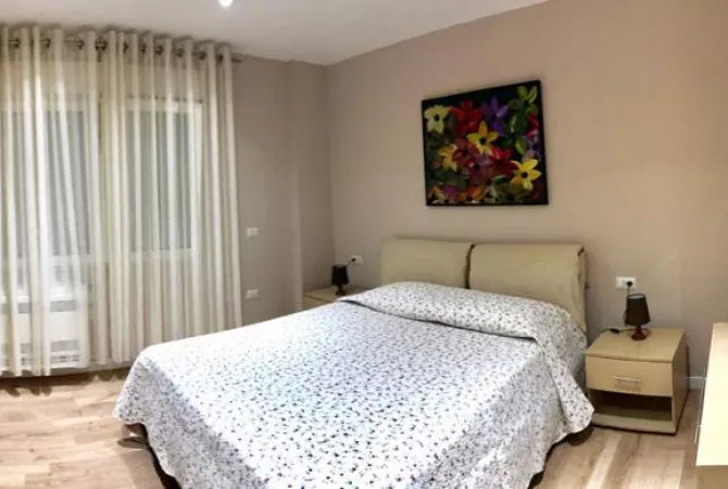 Shtepi me qera 2+1 ne Tirane - 680 Euro