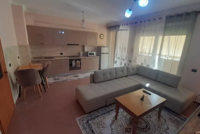 Shtepi me qera 2+1 ne Tirane - 650 Euro
