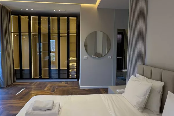 Shtepi me qera 2+1 ne Tirane - 1,800 Euro