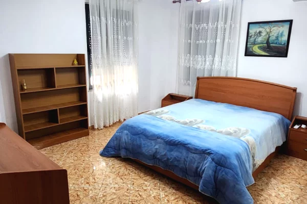 Shtepi me qera 1+1 ne Tirane - 42,000 Leke
