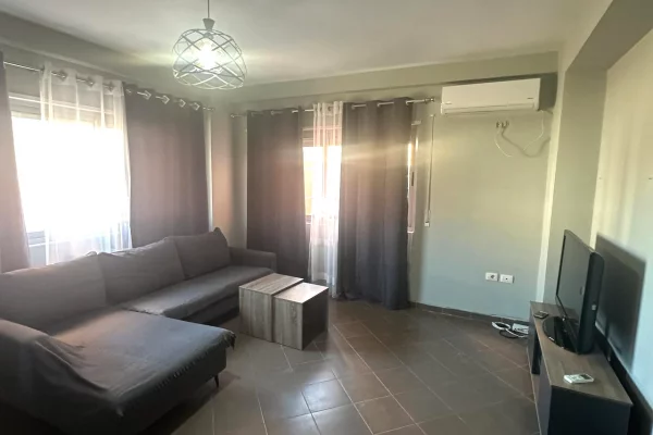 Shtepi me qera 1+1 ne Tirane - 50,000 Leke