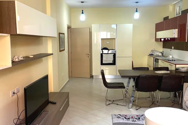 Shtepi me qera 2+1 ne Tirane - 58,000 Leke