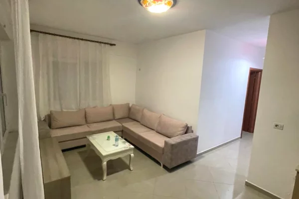 Shtepi me qera 2+1 ne Tirane - 420 Euro