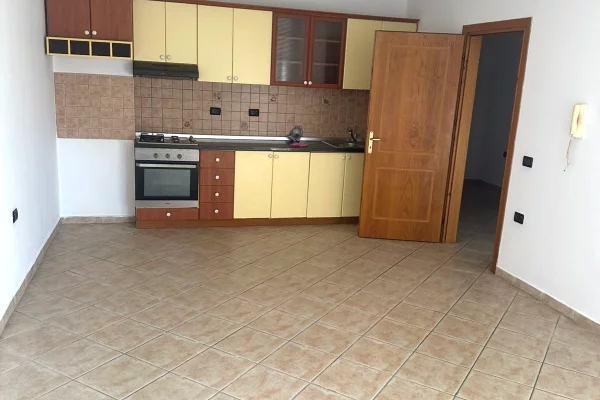 Shtepi me qera 2+1 ne Tirane - 38,000 Leke