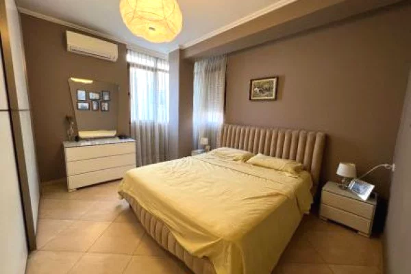 Shtepi me qera 2+1 ne Tirane - 600 Euro