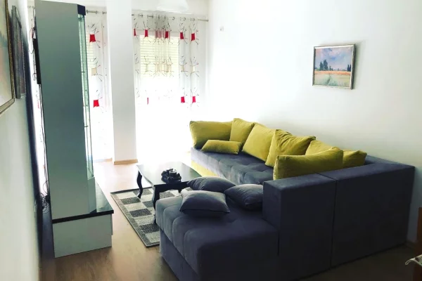 Shtepi me qera 2+1 ne Tirane - 550 Euro