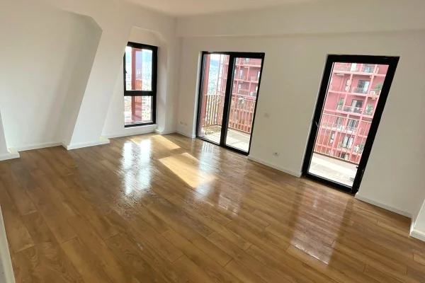 Ambient biznesi me qera 3+1 ne Tirane - 980 Euro