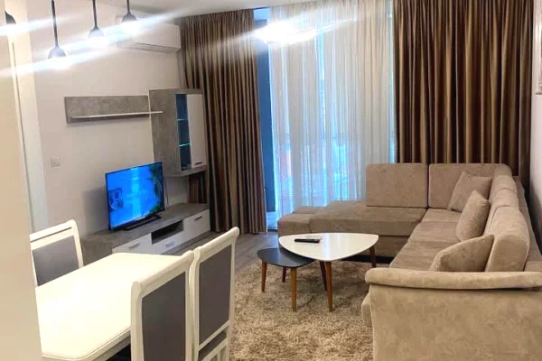 Shtepi me qera 2+1 ne Tirane - 800 Euro