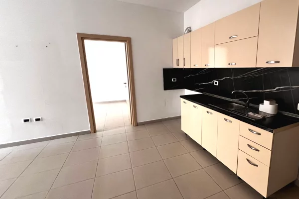 Shtepi me qera 2+1 ne Tirane - 380 Euro