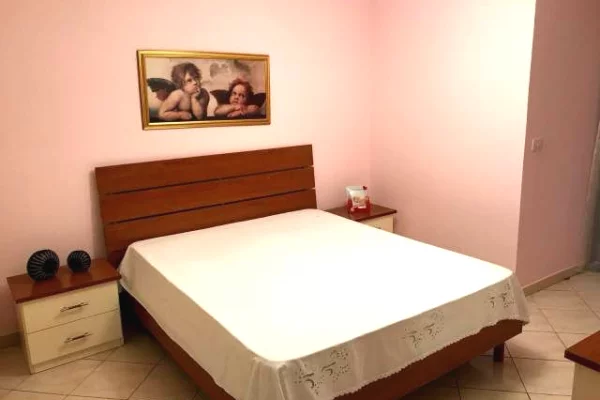 Shtepi me qera 2+1 ne Tirane - 50,000 Leke