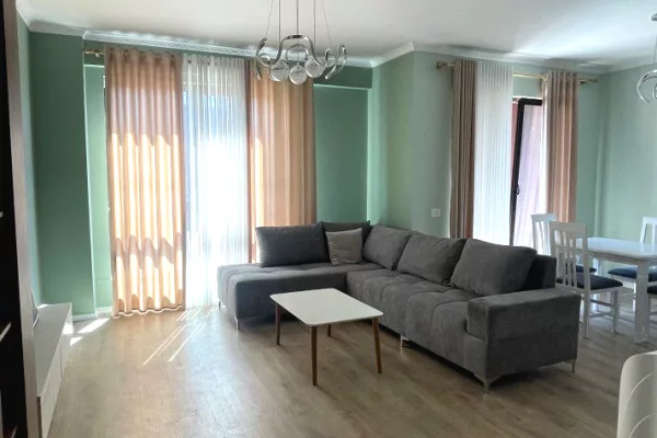 Shtepi me qera 2+1 ne Tirane - 1,100 Euro