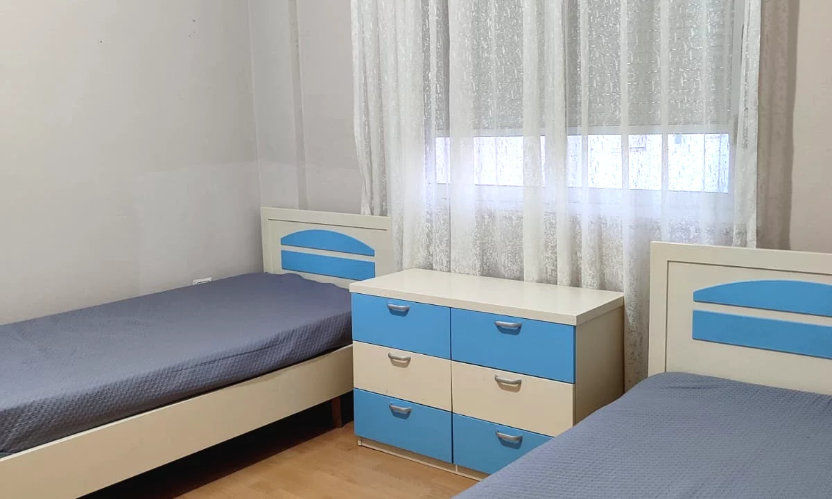 Shtepi me qera Apartament ne Tirane, 1+1, Mobilimi E mobiluar, Pagesa 45,000  Leke.