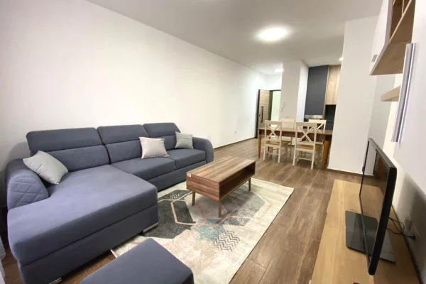 Shtepi me qera 2+1 ne Tirane - 50,000 Leke