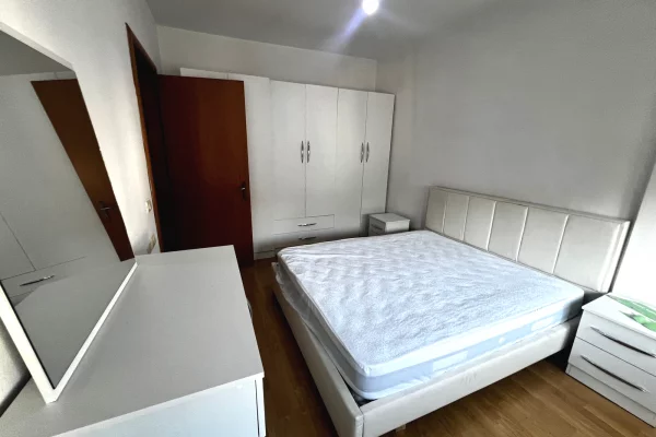 Shtepi me qera 1+1 ne Tirane - 47,000 Leke