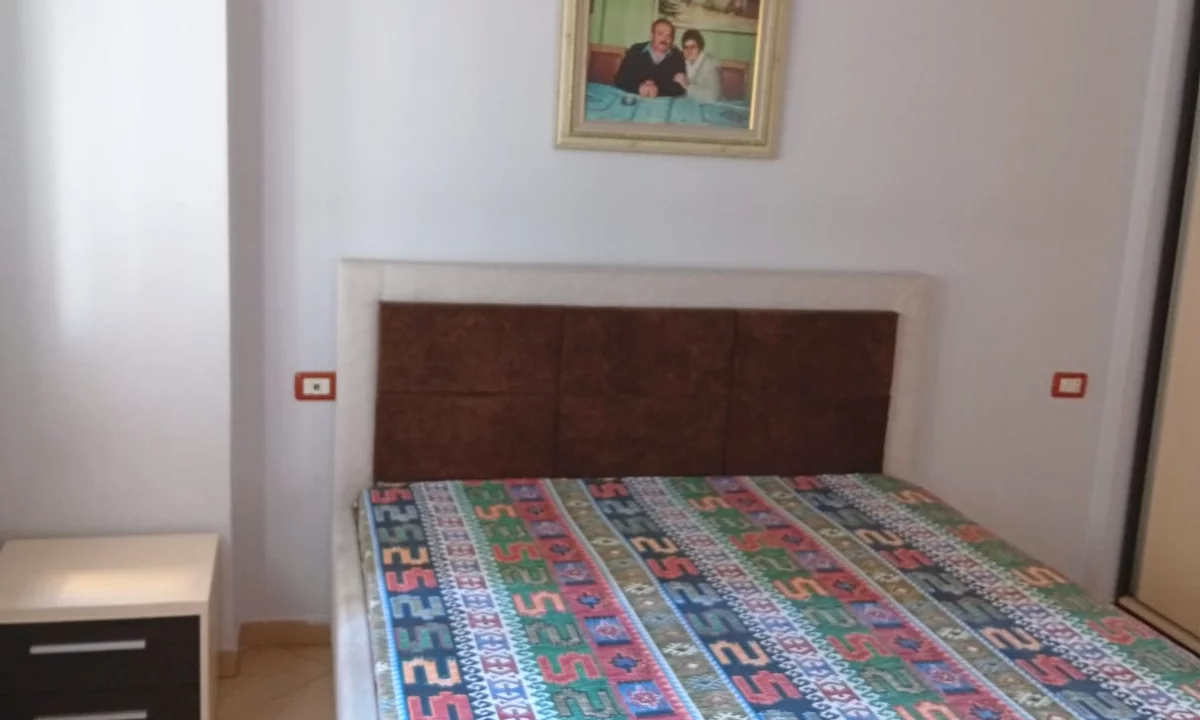 Shtepi me qera Apartament ne Tirane, 1+1, Mobilimi E mobiluar, Pagesa 40,000  Leke.