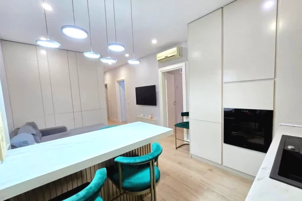 Shtepi me qera 2+1 ne Tirane - 60,000 Leke