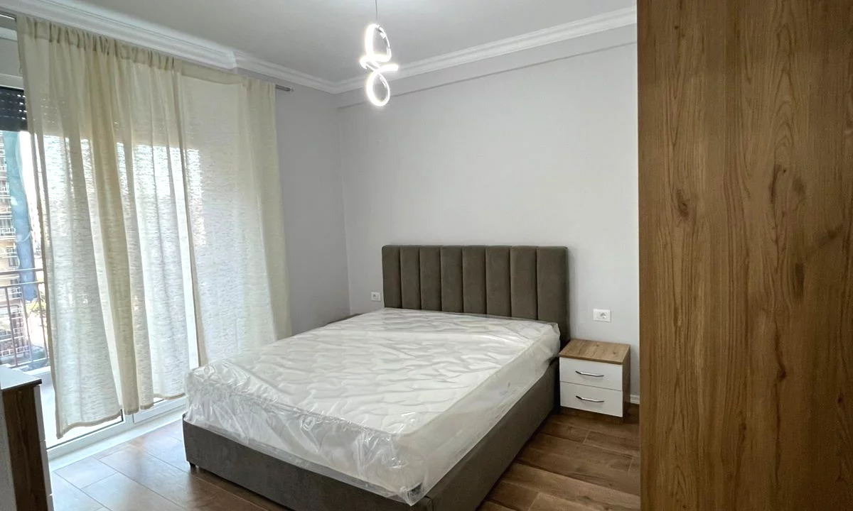 Shtepi me qera Apartament ne Tirane, 1+1, Mobilimi E mobiluar, Pagesa 600  Euro.