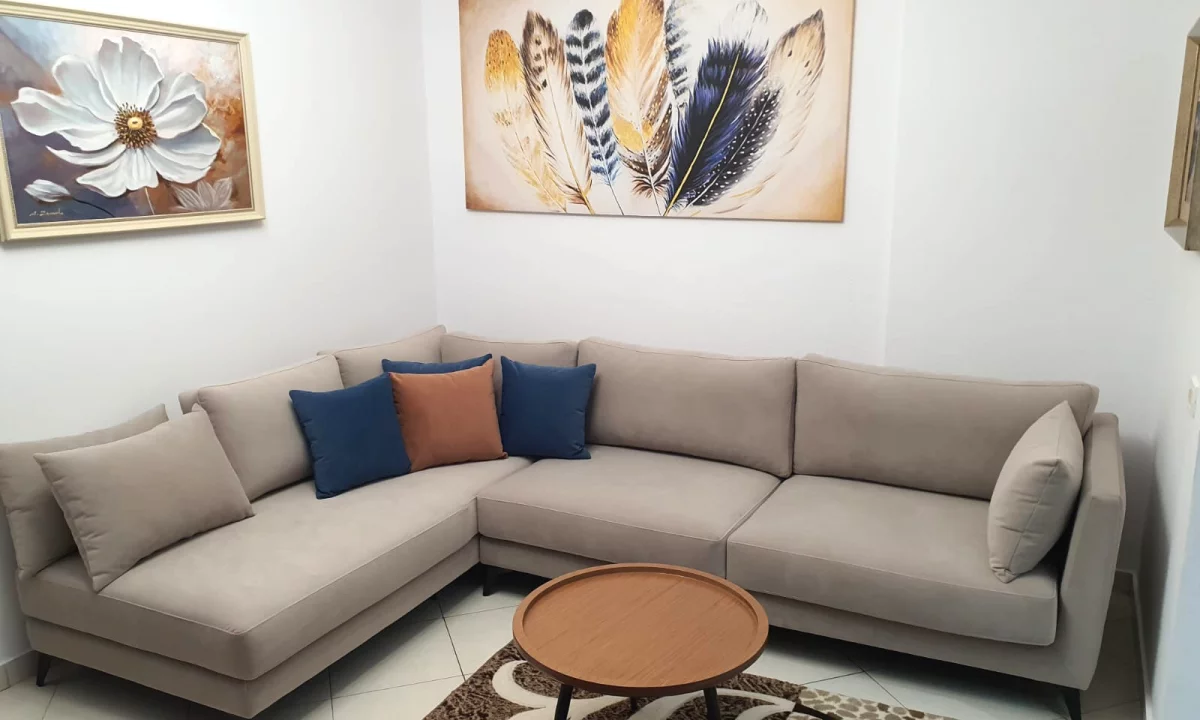 Shtepi me qera Apartament ne Tirane, 2+1, Mobilimi E mobiluar, Pagesa 53,000  Leke.