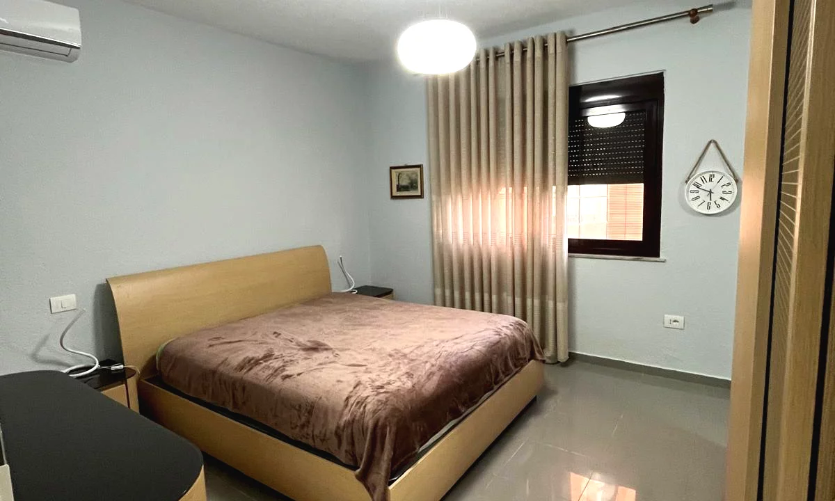 Shtepi me qera Apartament ne Tirane, 2+1, Mobilimi E mobiluar, Pagesa 500  Euro.