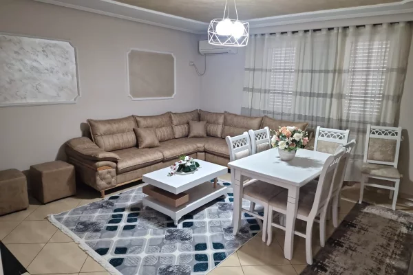 Zona: Zogu i Zi, jepet me qera apartament 2+1.