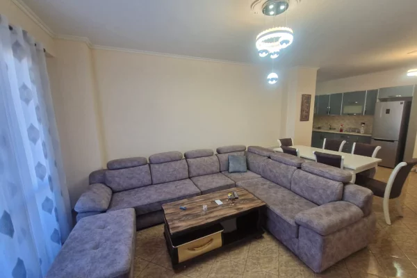 Shtepi me qera 2+1 ne Tirane - 47,000 Leke