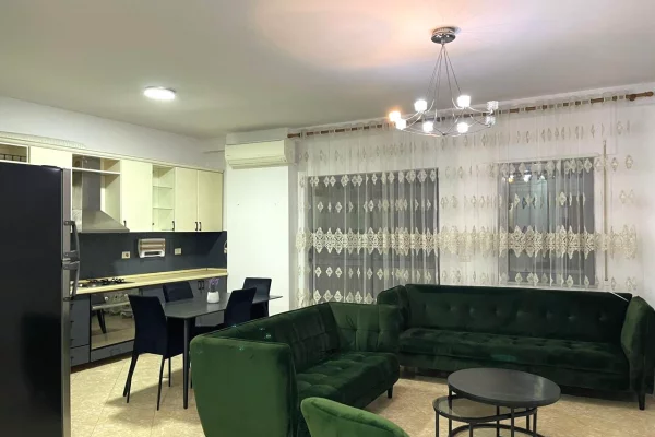 Zona: Komuna e Parisit , jepet me qera apartament 2+1+2.